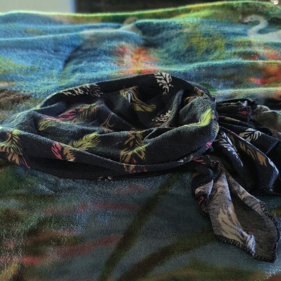 Black Headwrap or Chemo Cap with Colorful Bohemian Feather Print - Picture 4 of 4